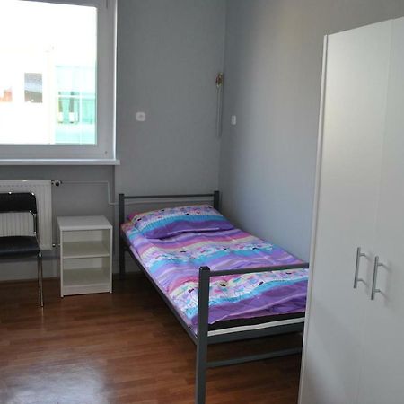 Hostel Pod Topolami زيلونا غورا المظهر الخارجي الصورة