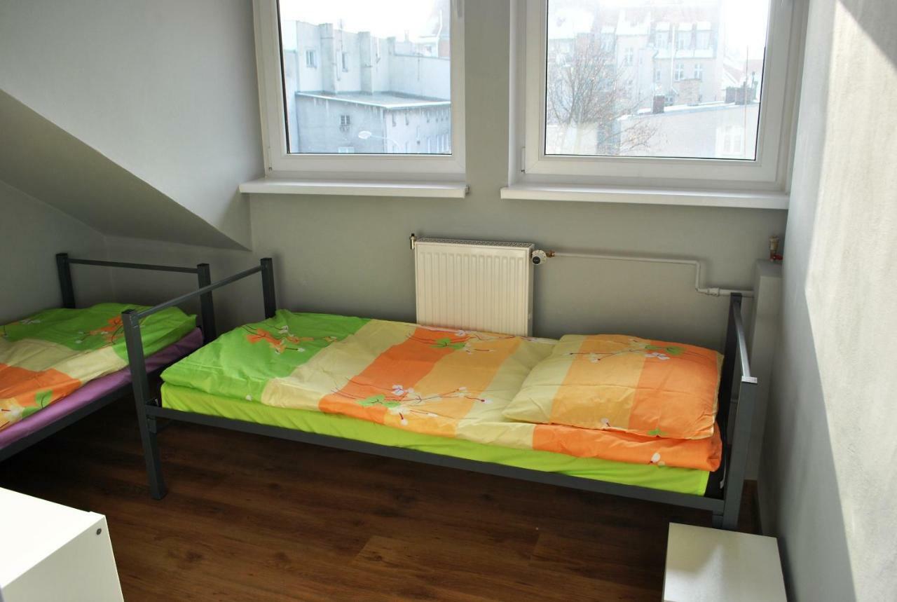 Hostel Pod Topolami زيلونا غورا المظهر الخارجي الصورة