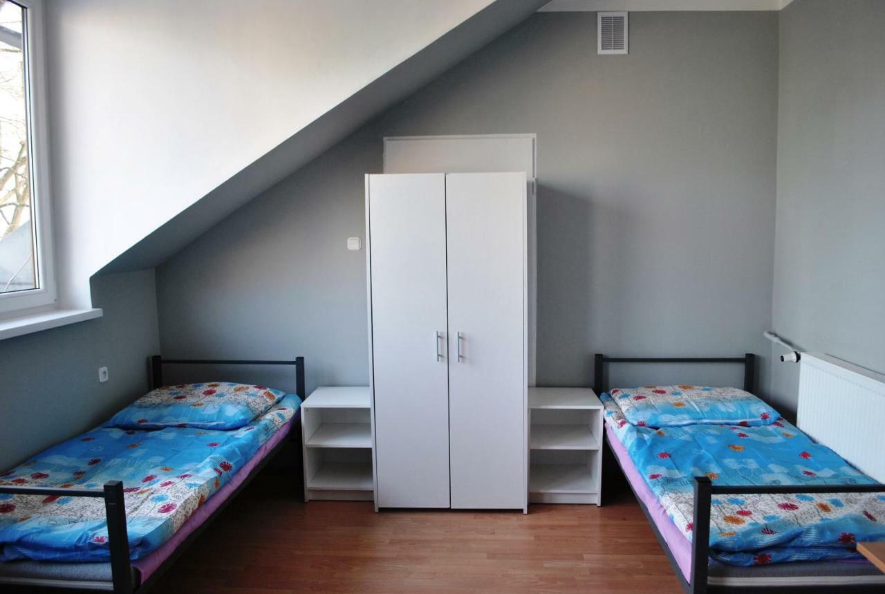 Hostel Pod Topolami زيلونا غورا المظهر الخارجي الصورة