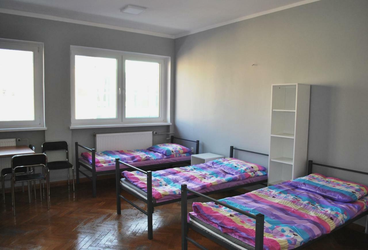 Hostel Pod Topolami زيلونا غورا المظهر الخارجي الصورة