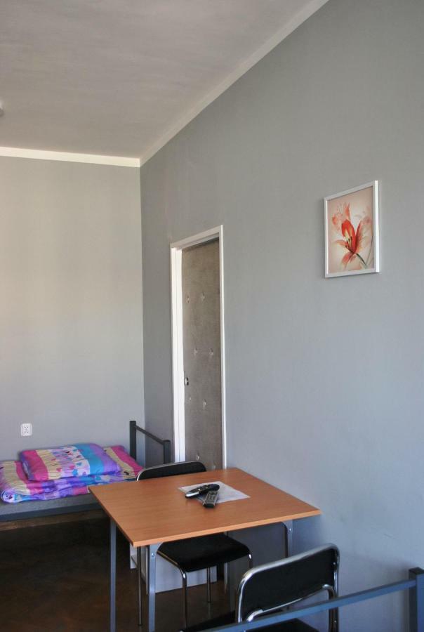 Hostel Pod Topolami زيلونا غورا المظهر الخارجي الصورة