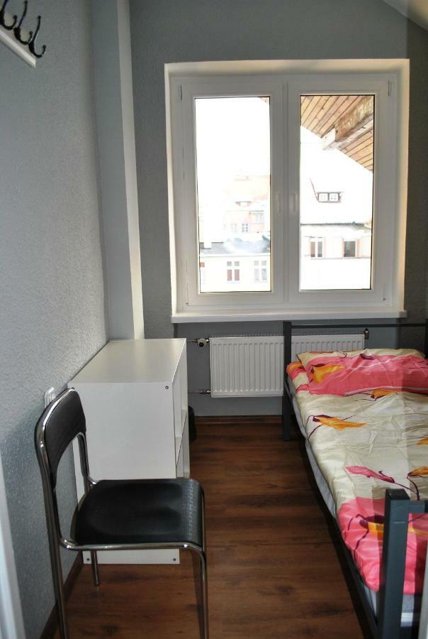 Hostel Pod Topolami زيلونا غورا المظهر الخارجي الصورة