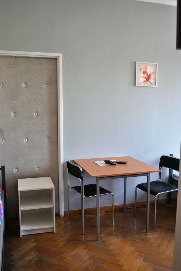 Hostel Pod Topolami زيلونا غورا المظهر الخارجي الصورة