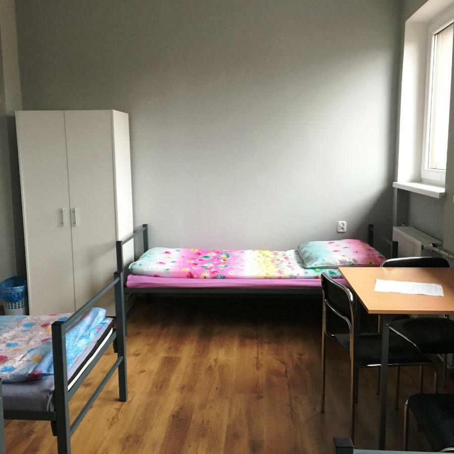 Hostel Pod Topolami زيلونا غورا المظهر الخارجي الصورة