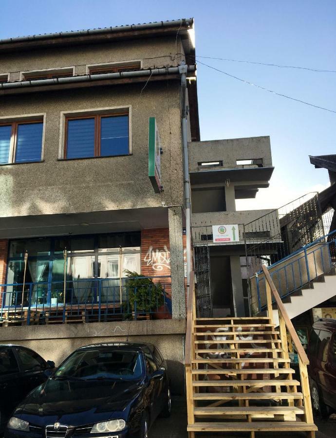 Hostel Pod Topolami زيلونا غورا المظهر الخارجي الصورة
