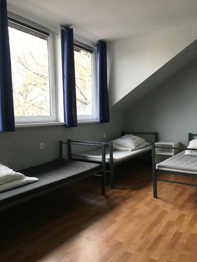 Hostel Pod Topolami زيلونا غورا المظهر الخارجي الصورة