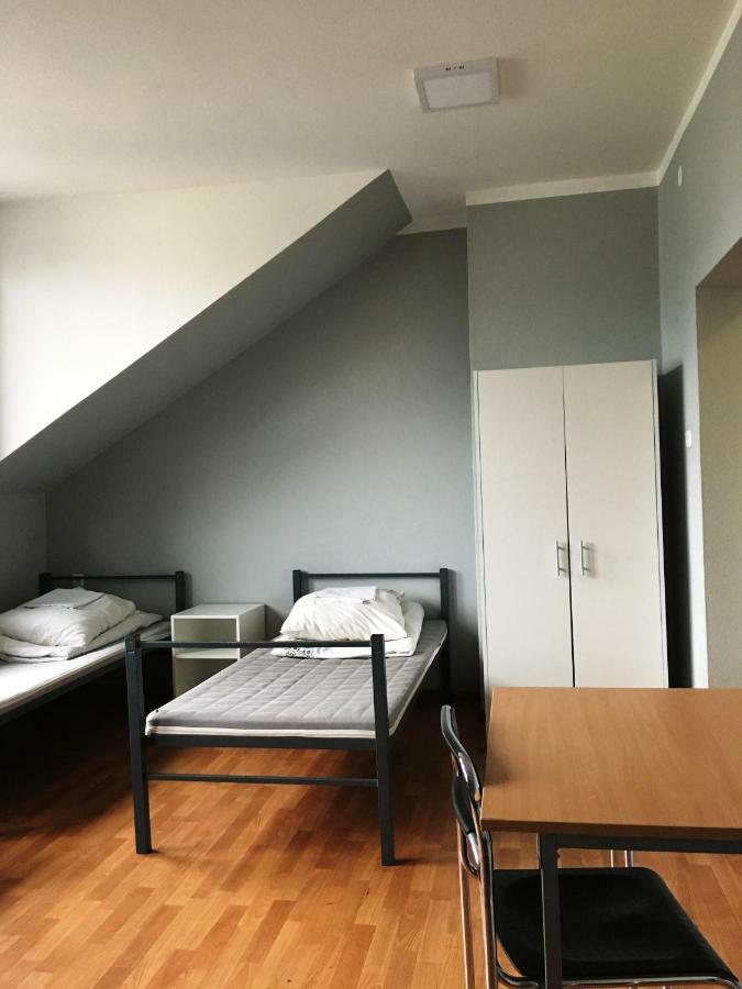 Hostel Pod Topolami زيلونا غورا المظهر الخارجي الصورة